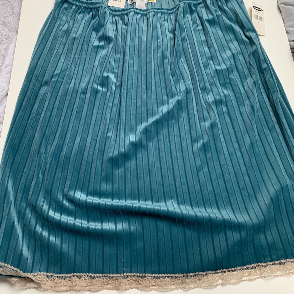 Size L, teal skirt with lace edge, Old Navy, NWT